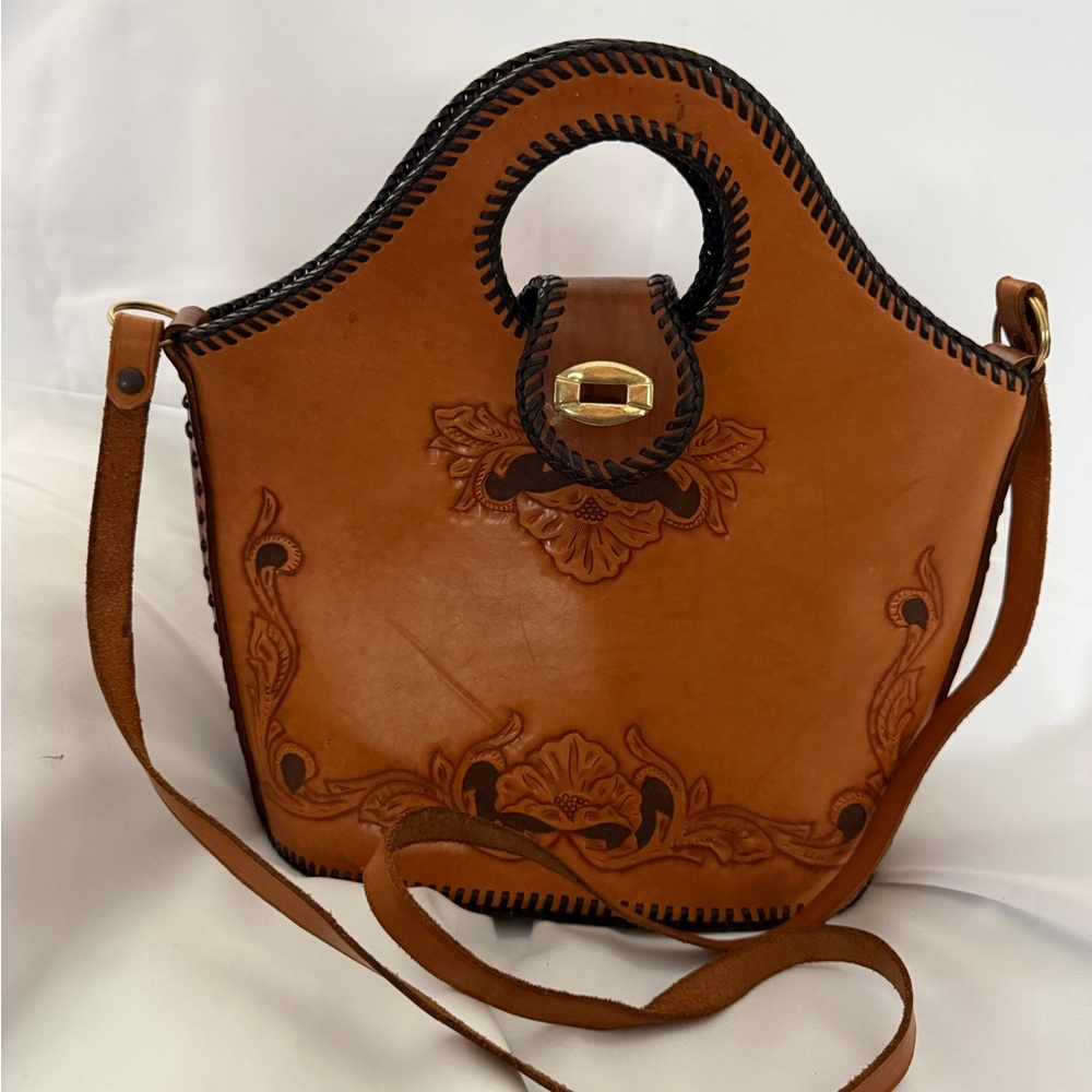 Elegant Tan Leather Handbag